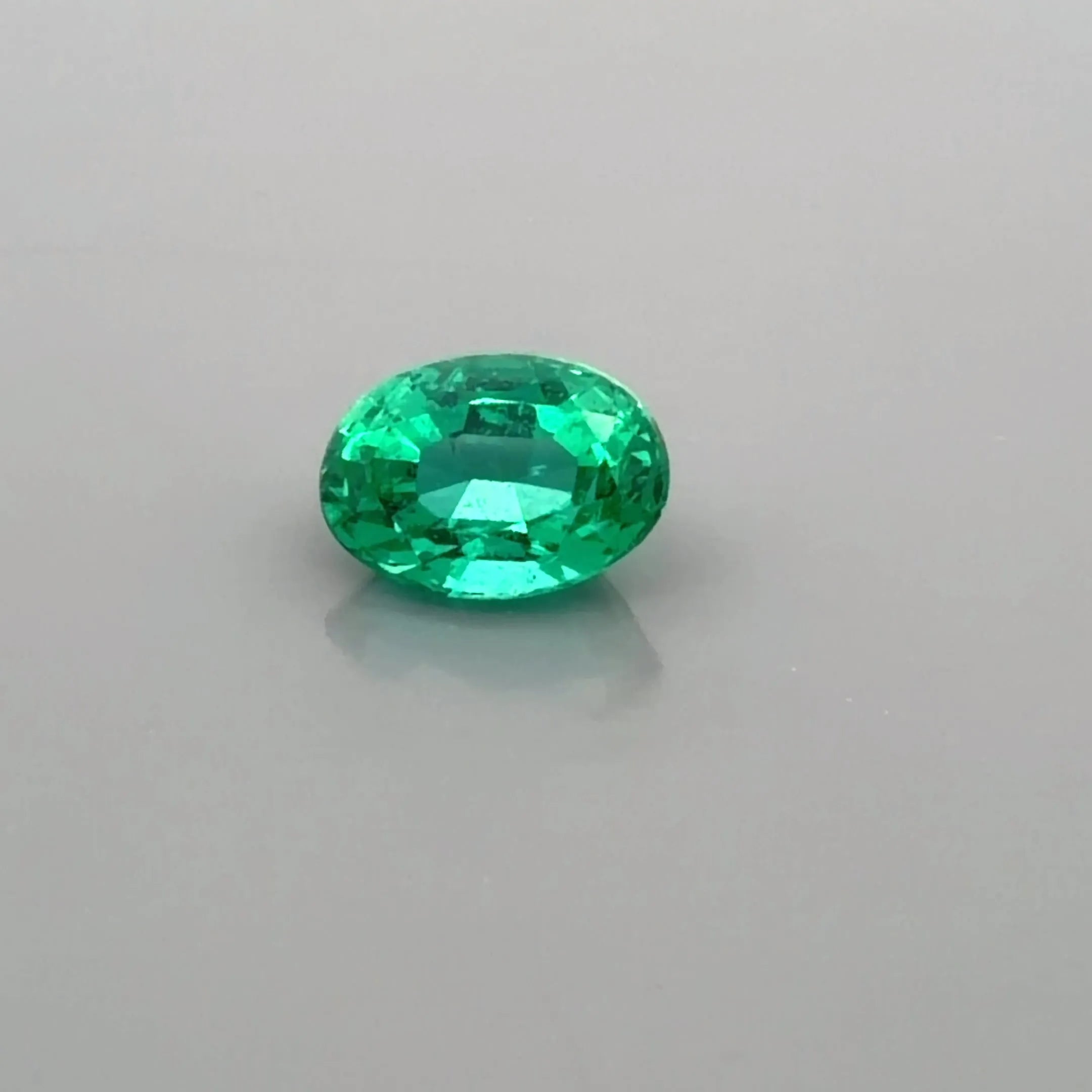 1.39ct Oval Natural Emerald (Colour Green, Clarity Slightly Included, Cut Faceted)